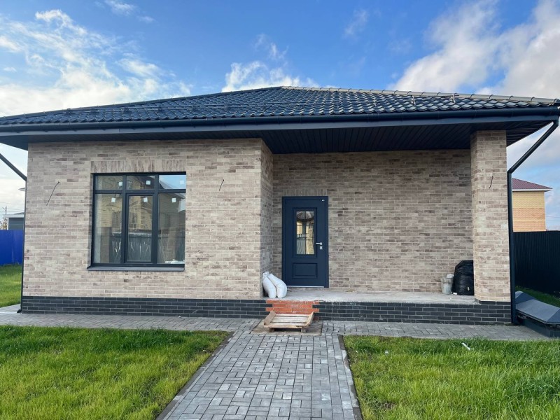 Завод кирпича и квадроблоков ФэшнБрик  кирпичные блоки для заборов и столбов от завода с доставкой