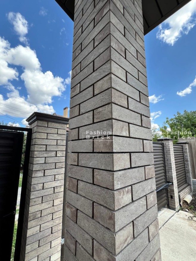 Завод кирпича и квадроблоков ФэшнБрик  производство бетонные блоки для заборов и столбов с доставкой от завода Литос