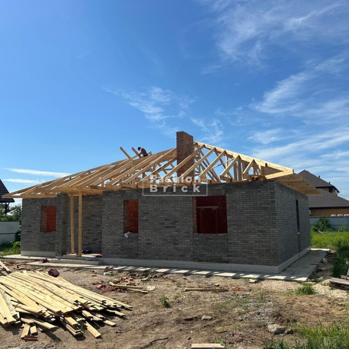 Дом в Элисте из кирпича FB