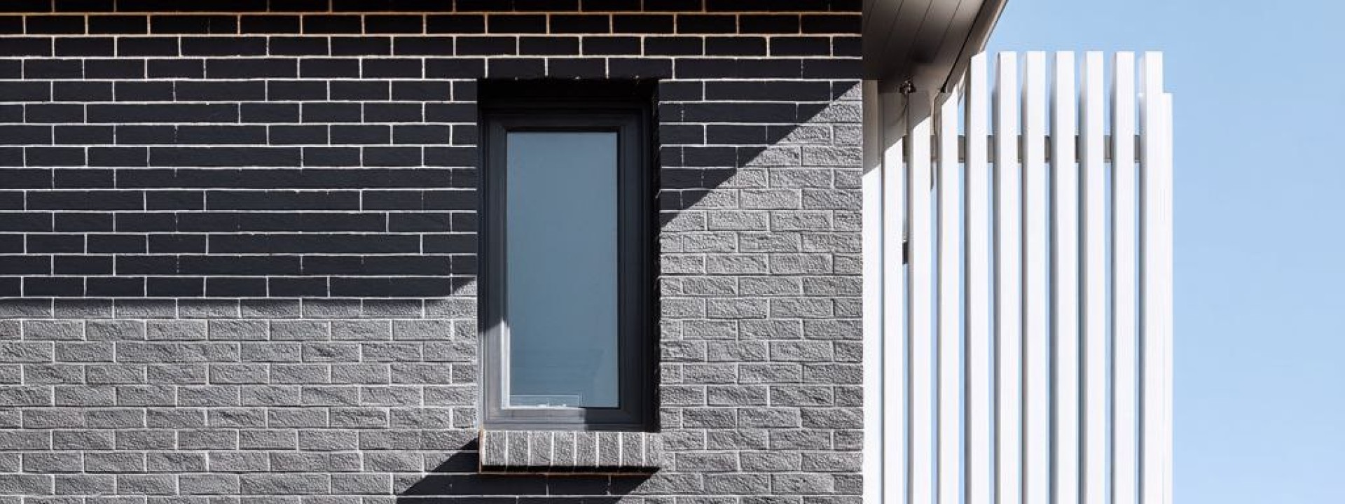 Производство кирпичные блоки для заборов и столбов с доставкой от завода в Майкопе