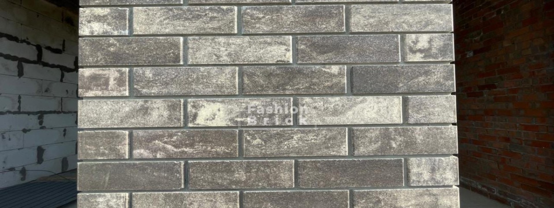 Как недорого построить забор из кирпича