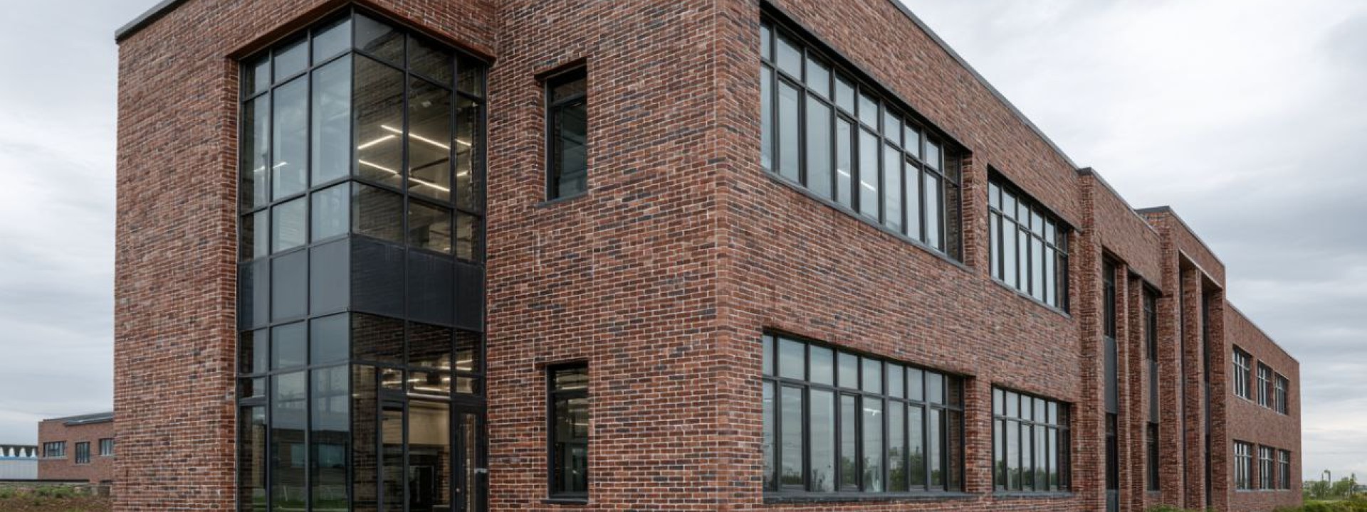 Кирпич для углов, колонн, арок, карнизов