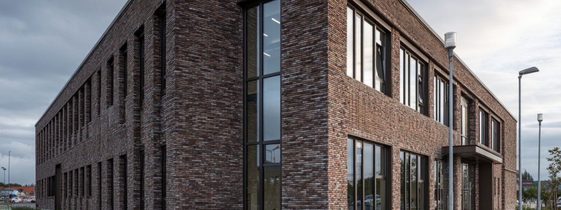 Широкий ассортимент кирпича от лучшего производителя